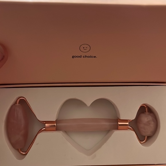 Rose Quartz Facial Massager​​​​​​​​​​​​​​​​​ - Picture 2 of 6